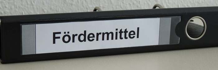 Ordner mit der Aufschrift Fördermittel. Ordner mit der Aufschrift Fördermittel.